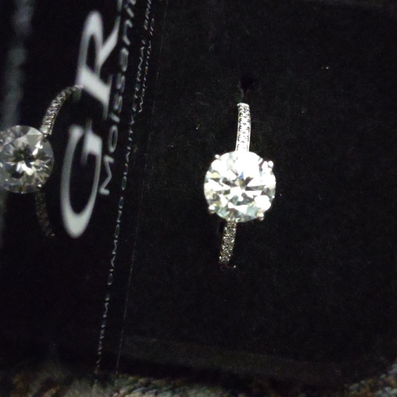 2ct Round Moissanite Ring - Picture 4 of 11